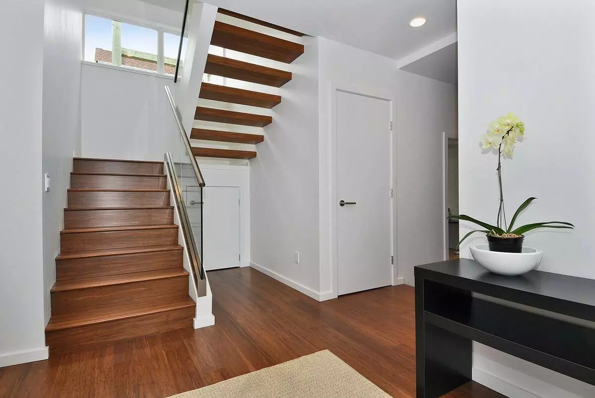Escadaria no segundo andar em uma casa particular: o que escolher?
