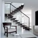 מדרגות בקומה השנייה בבית פרטי: מה לבחור?