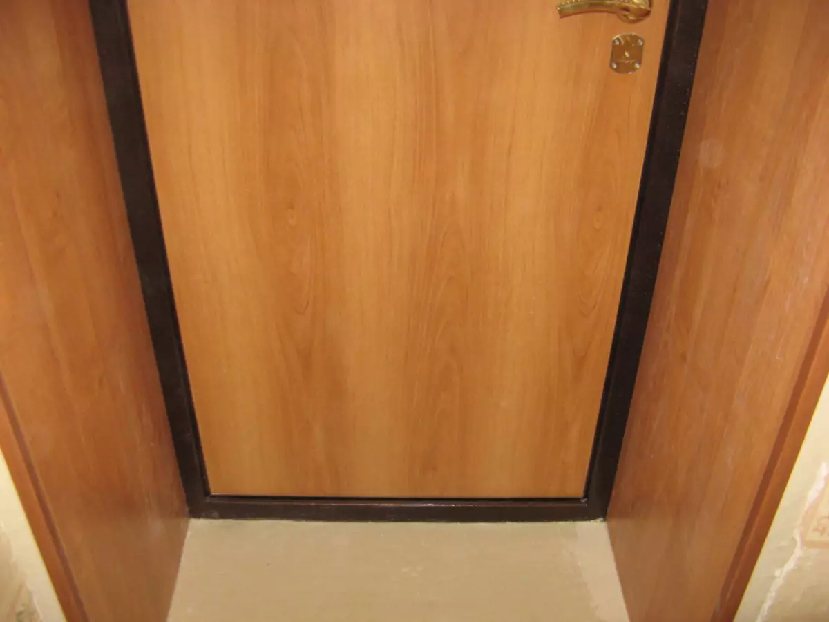 Kaip uždaryti įėjimo durų šlaitus su savo rankomis?