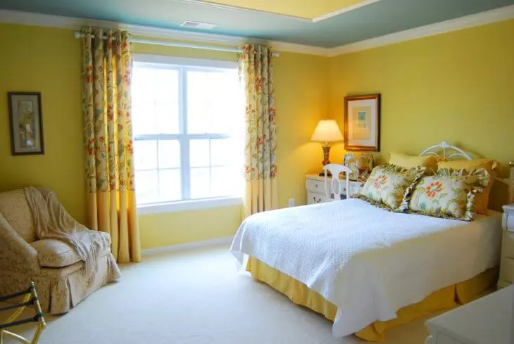 Farba steny v spálni, príjemné na odpočinok