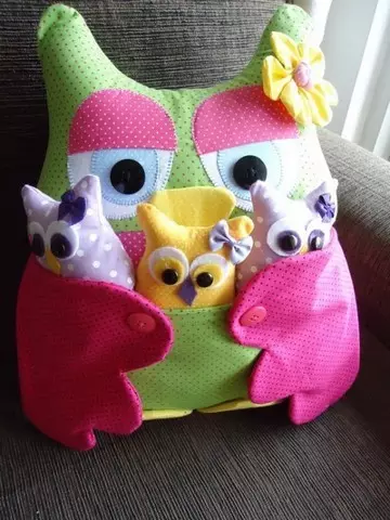 Pillow Owl með eigin höndum (2 Master Class)