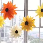 ¿Cómo decorar la ventana en el otoño hacerlo tú mismo?