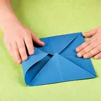 Origami টেকনিক মধ্যে ধাপে ধাপে নৌকা জাহাজ: শিশুদের জন্য নির্দেশাবলী