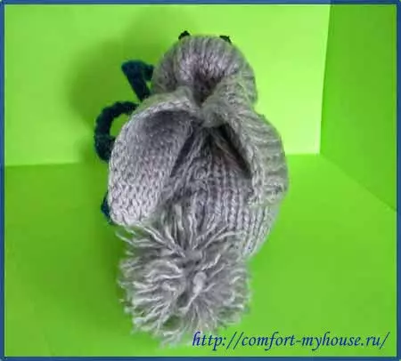 O conejito de Pascua faino vostede mesmo con agullas de tricotar e crochê