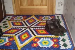 地板上的地毯自己做到这一点：独立制造的例子