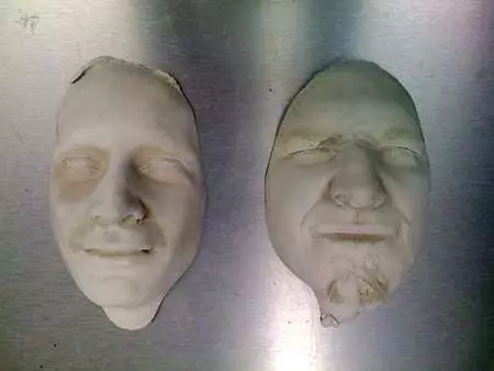 Bagaimana untuk membuat topeng dari plaster atau muka