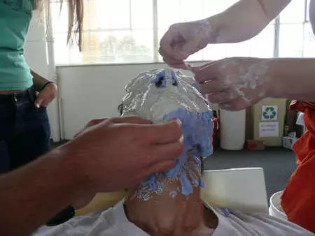 Si të bëni një maskë nga suva ose fytyra