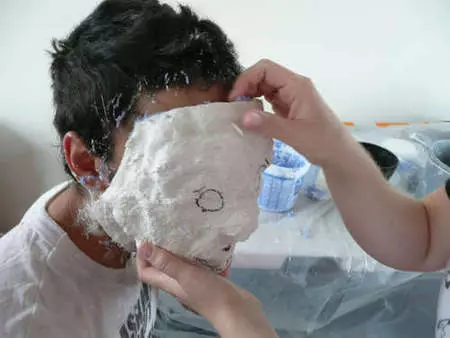 So erstellen Sie eine Maske aus Gips oder Gesicht