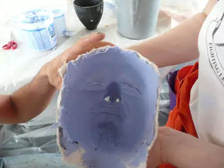 석고 또는 얼굴에서 마스크를 만드는 방법
