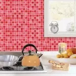 Verwenden Sie in der küchen selbstklebenden Tapete