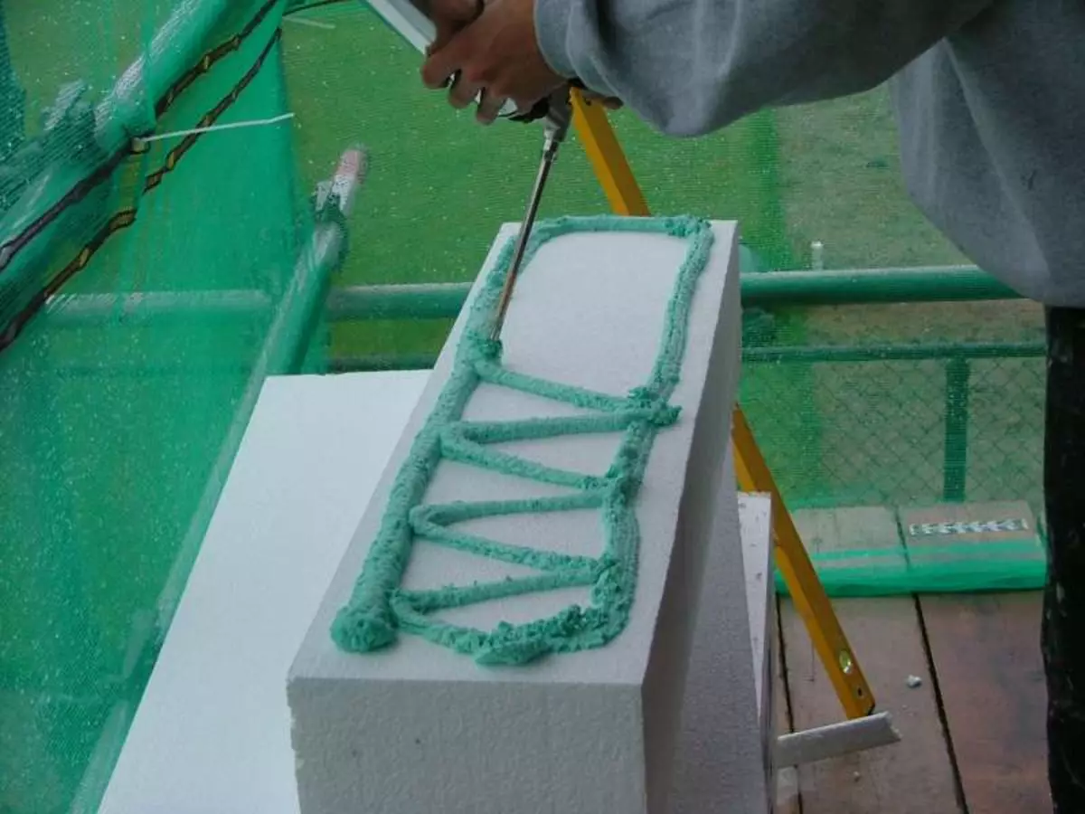 Glue for extruded polystyrene foam to concrete