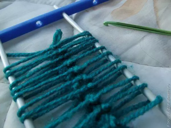 Плетење за вилушка за почетници со шеми: мајсторство капчиња со фотографии и видео