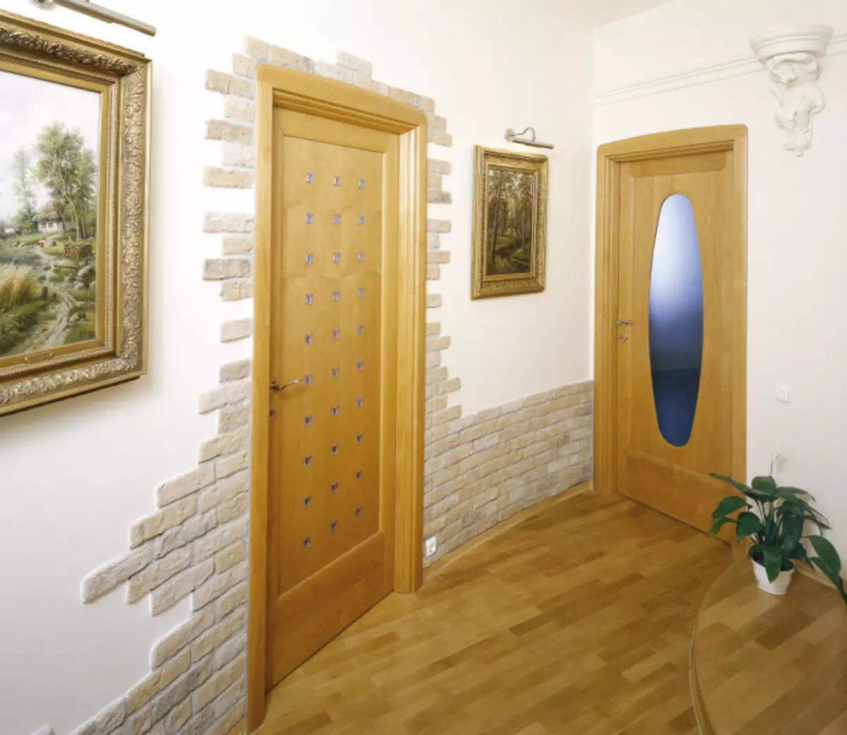 Довършителен коридор с декоративен камък и тапети: 33 снимки