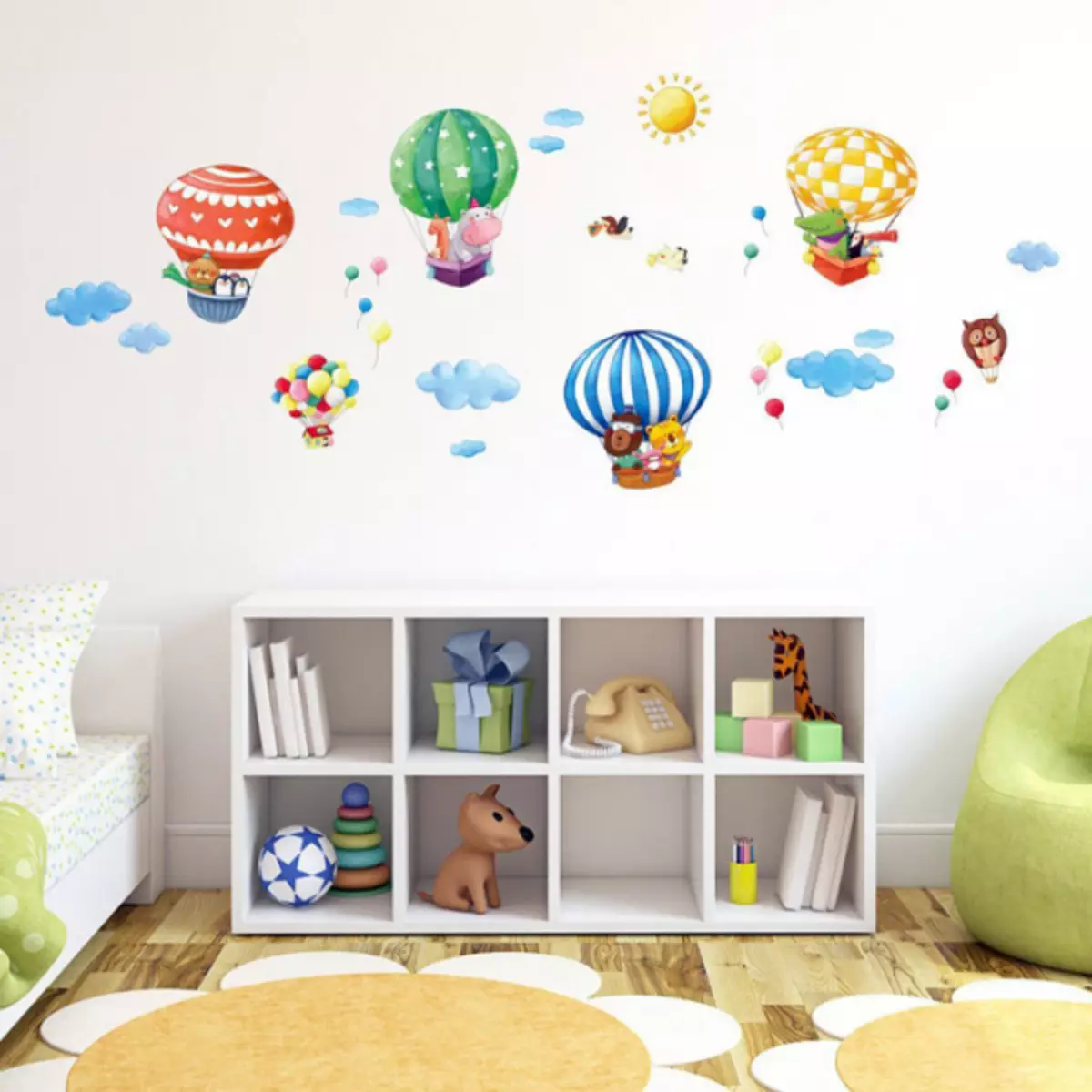Balon dalam dekorasi kamar anak-anak untuk anak-anak sukacita