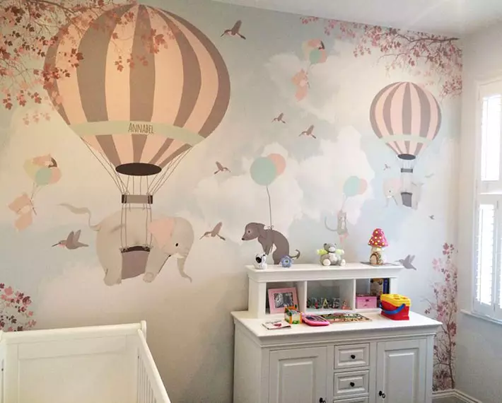 Baloni v dekoraciji otroške sobe za veselje otrok