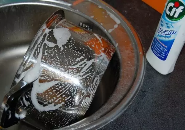 Comment nettoyer l'ustensile de la cuisine en acier inoxydable