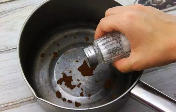 How to wash the burnt dishes