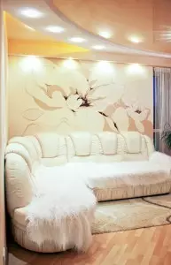 Baltoji sofa