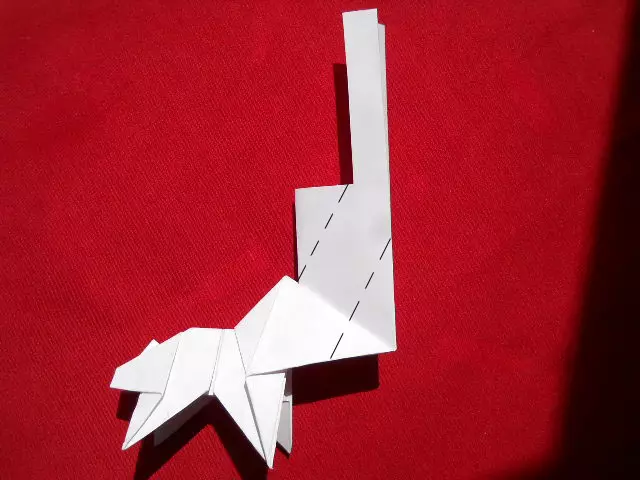 សត្វក្តាន់ក្រដាសដោយដៃរបស់នាងផ្ទាល់: ផលិតផល Origami