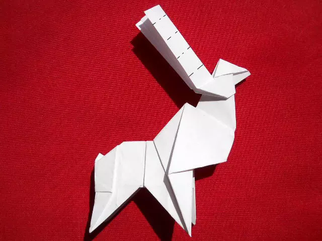 Ελάφια χαρτιού με τα χέρια της: Origami προϊόντα