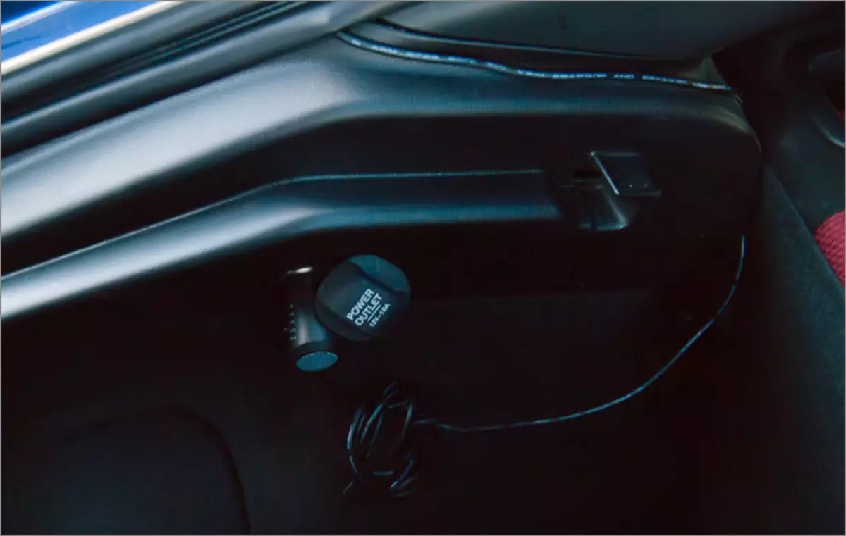 Honda Civic ичинде DVR жеп жаткан зымдары