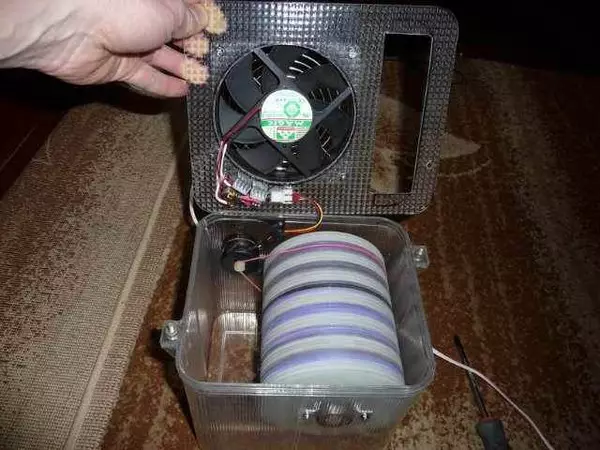 Si për të bërë një humidifier ajrit të thjeshtë të bëjë atë vetë