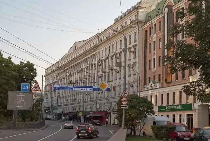 Dimana alsu hirup: tinjauan katerangan apartemen Moscow sareng di bumi di Crimea