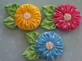 Yo-yo cvetovi iz tkanine to storite sami za notranjost