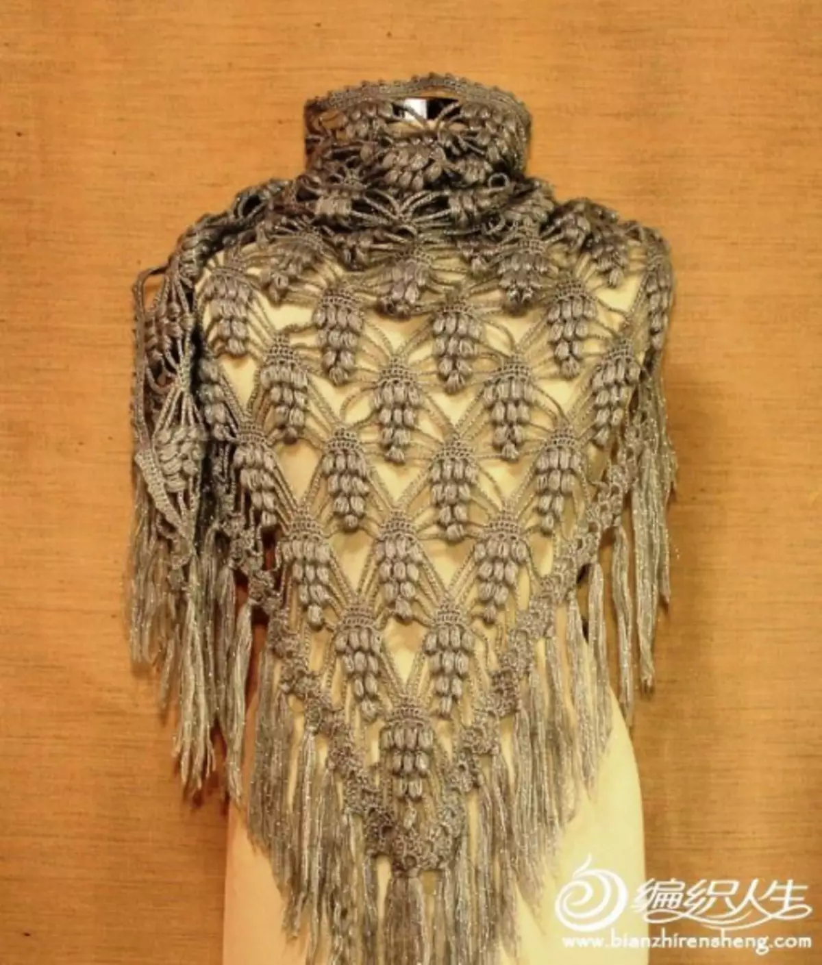 Fungua Shawl Crochet: Mipango na maelezo na masomo ya video