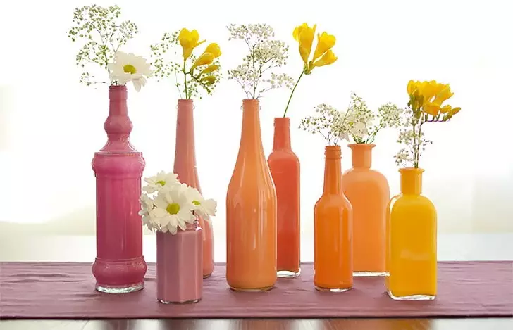 اپنے ہاتھوں سے شیشے کی بوتلوں سے بنا روشن vases: اندر سے دعا