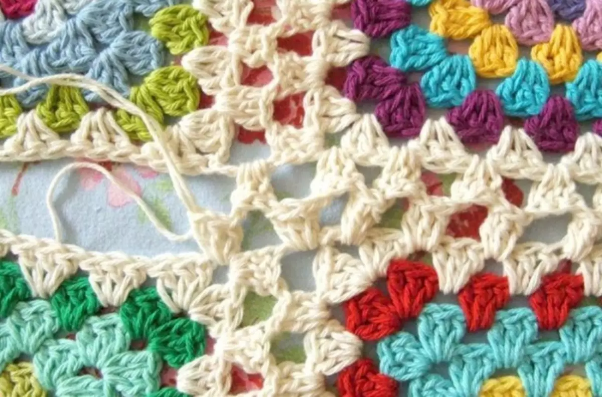 Opentowork Square Crochet tare da Movives: Matsa aji tare da hotuna da bidiyo