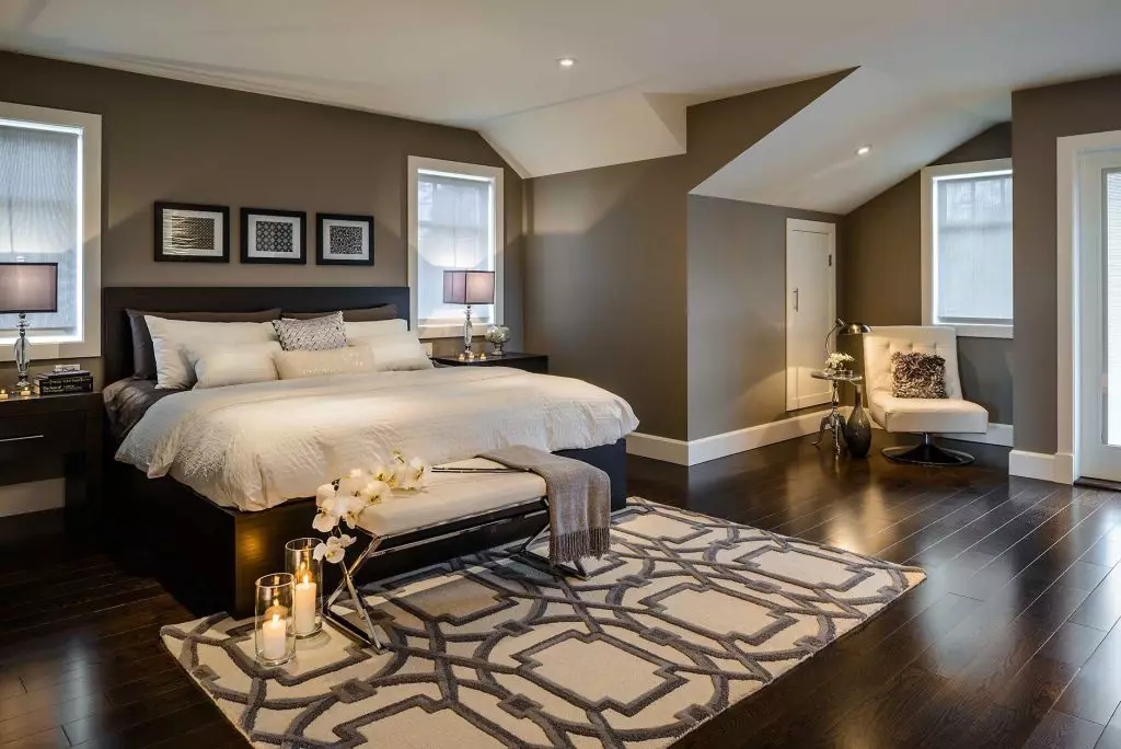 古典的な寝室のパターンを持つカーペット