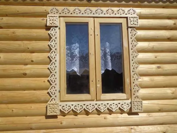 Platbands tingkap untuk rumah kayu (dan bukan sahaja)