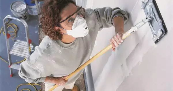 Cómo deshacerse del olor a pintura después de pintar en el apartamento.