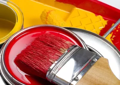 Как да рисувате входната метална врата: бои, нитромал и пръскане