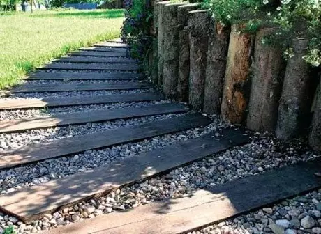 Stone Garden Tracks: dari beton, bata, kerikil, kerikil, ubin dan tidak hanya (40 foto)
