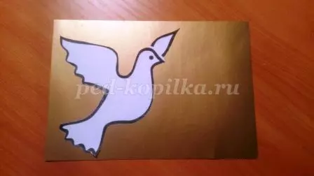 Kat postal sou 9 me ak pwòp men ou nan yon teknik quilling ak foto ak videyo