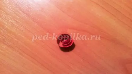 Kartu pos pada 9 Mei dengan tangan Anda sendiri dalam teknik quilling dengan foto dan video