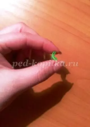 Kat postal sou 9 me ak pwòp men ou nan yon teknik quilling ak foto ak videyo