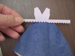 השמלה מפיות עבור גלויות: יישום בטכניקה scrapbooking