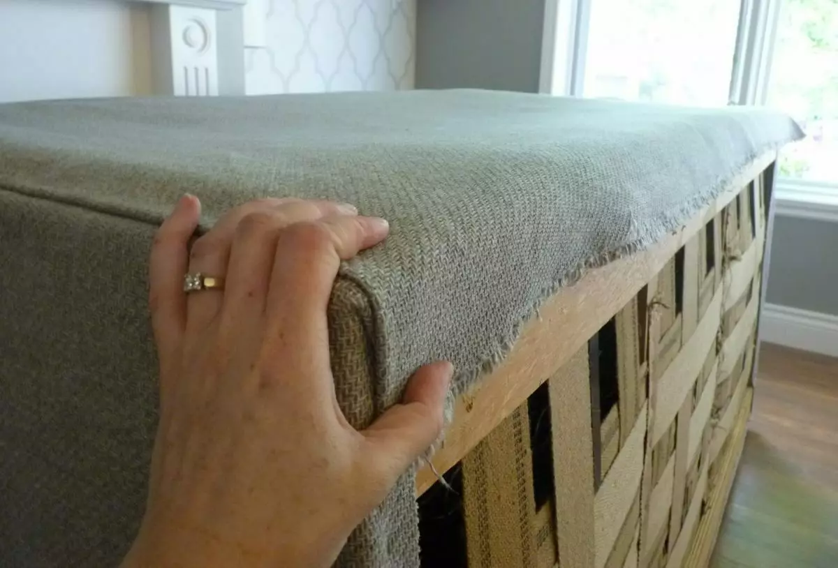 إنقاذ! كيفية استعادة الأريكة القديمة من تلقاء نفسها؟