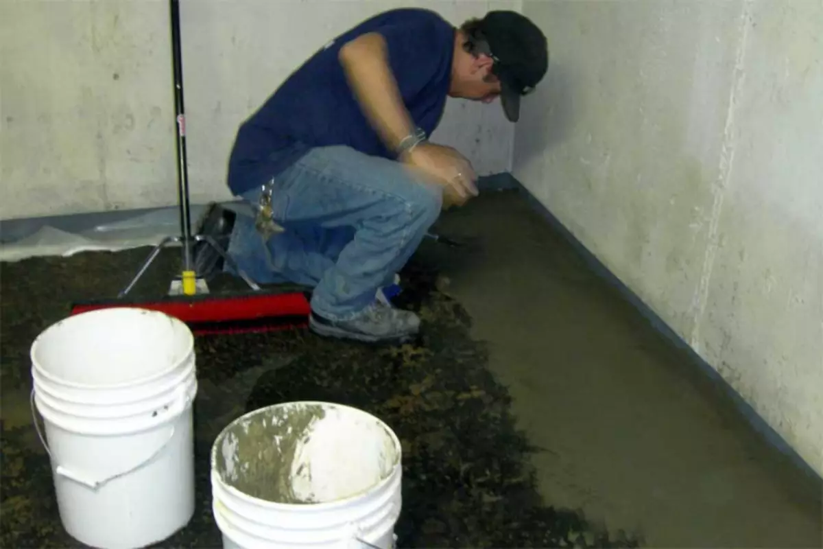 Floor waterproofing in the apartment: instructions for use