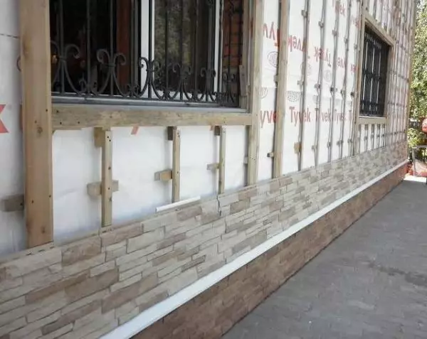 Evin fasadı üçün panellərlə üzləşir: kərpic, daş, taxta altında