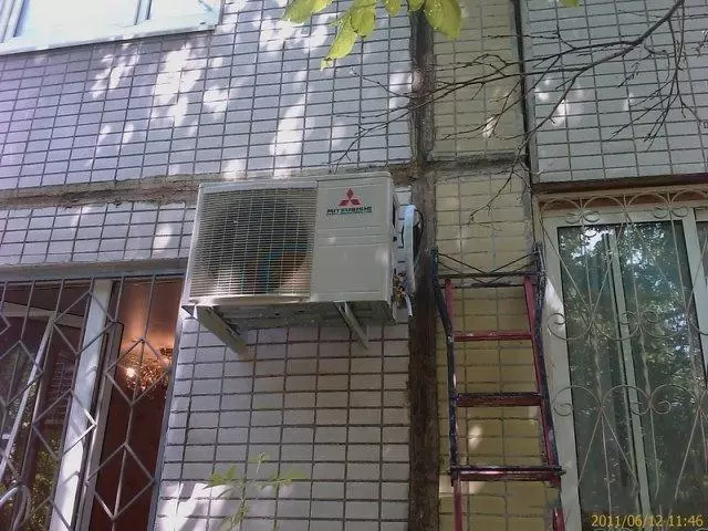 Ukufakwa kwesinyathelo ngesinyathelo se-air conditioner ngezandla zakho (izithombe eziyi-17)