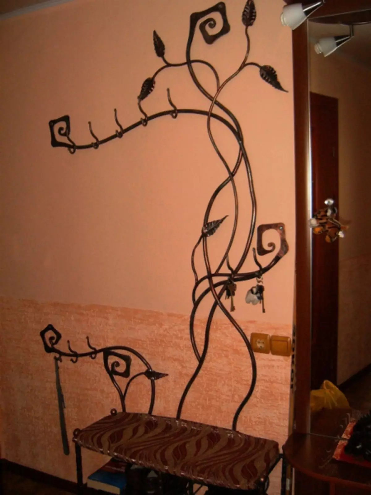 دیوار آویز در راهرو: صنایع دستی آن را خودتان و ایده های غیر معمول (37 عکس)