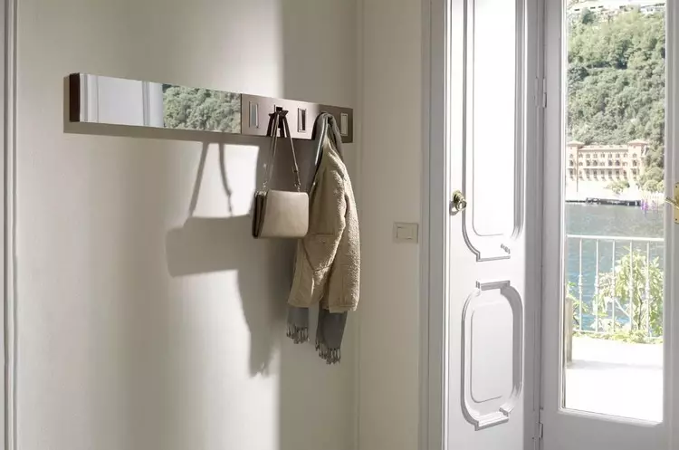 Hand Hanger ໃນ Hallway: ຫັດຖະກໍາເຮັດມັນຕົວທ່ານເອງແລະແນວຄວາມຄິດທີ່ຜິດປົກກະຕິ (ຮູບພາບ 37 ຮູບ)