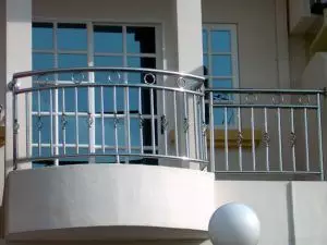 Ukuphakama okuphezulu kocingo lwe-balcony