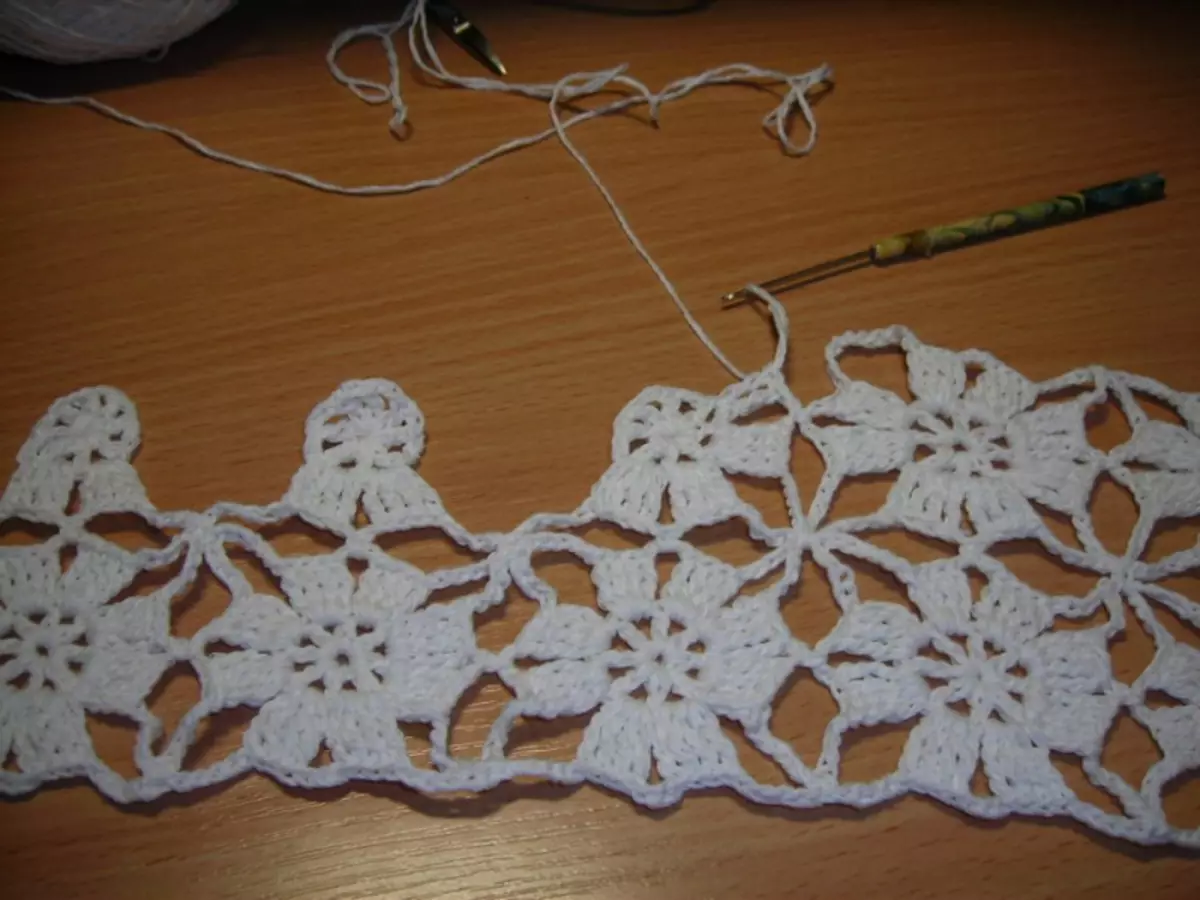 Ukuqonda i-crochet yeemotis ngenkcazo eneenkcukacha kunye nezikimu