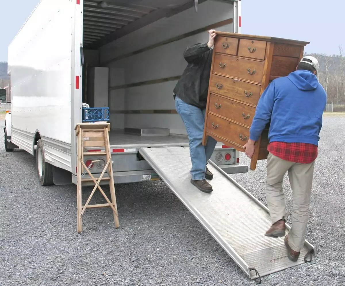 ТОП-10 порад про переїзд: правила перевезення меблів