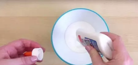 Kuinka tehdä kangas-hyytelö (Velcro of pöly) puhdistusta omalla kädellä